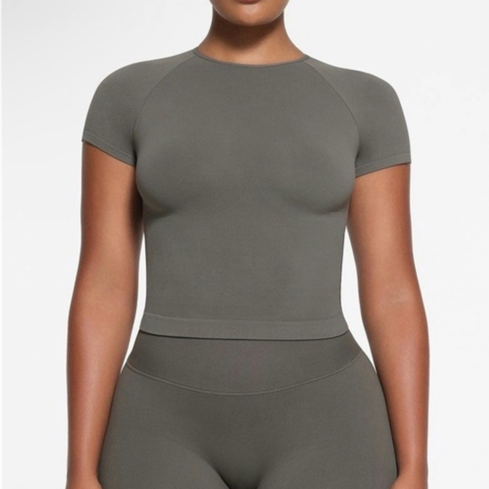NWT SKIMS Contour Lounge T-Shirt Gray Chalk